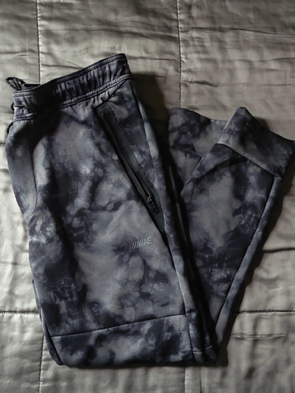 American Eagle Outfitters Men’s Black Gray Tie-Dye Pattern Joggers